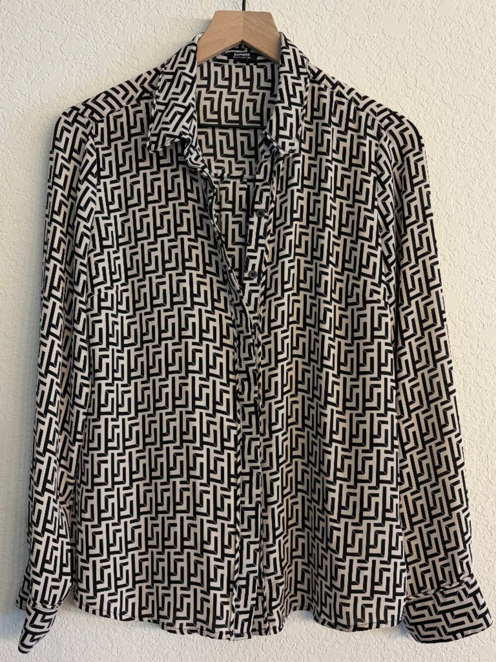 Express Relaxed Portofino Shirt Size M Black Cream Geometric Print